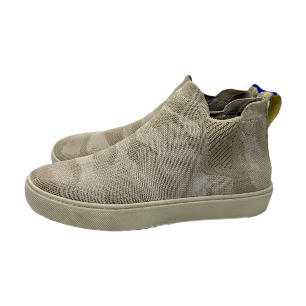 Rothy’s The Chelsea Boot High Top Sneaker Sand Camo
Size 7